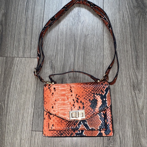 PRETTYLITTLETHING Mini Cross Body Snake Printed Bag - Picture 6 of 12